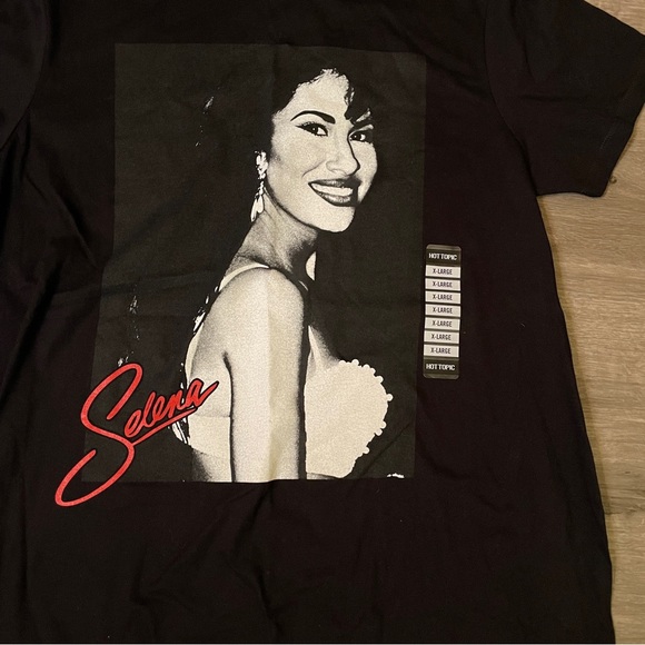 Selena Graphic Tee - Picture 2 of 5